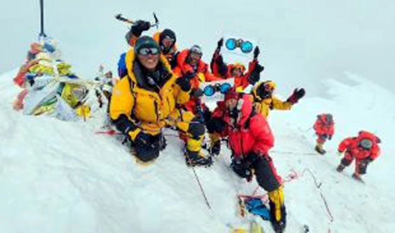 Two climbers die on Everest, toll reaches seven